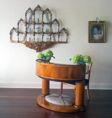 Roccoco Style Porcelain Display — image 23