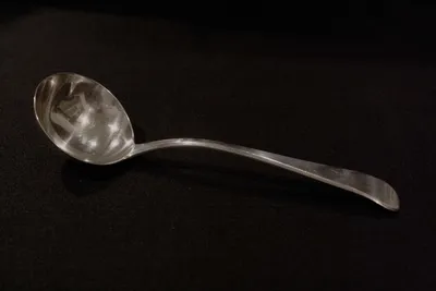 Pair English silver sauce ladles — image 4