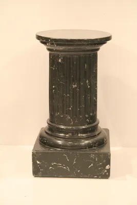 Neoclassical Column for Venus — image 2