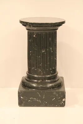 Neoclassical Column for Venus — image 3