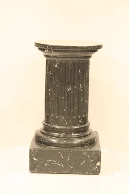 Neoclassical Column for Venus — image 5