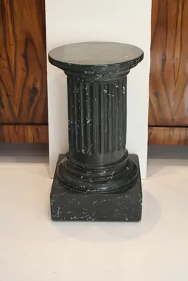Neoclassical Column for Venus — image 9